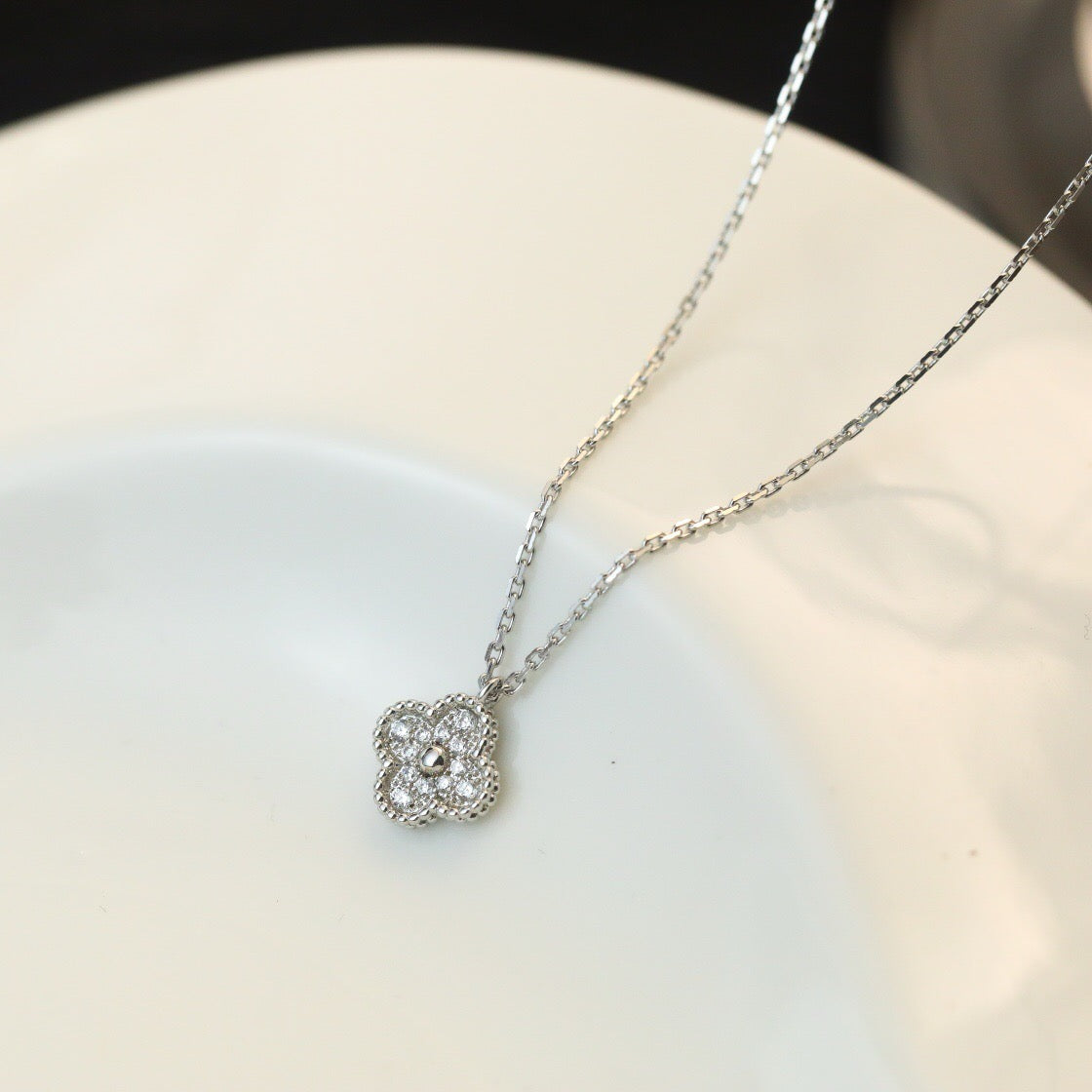 CLOVER MINI 9.5MM PENDANT DIAMOND NECKLACE